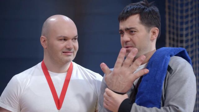 Однажды в России: Члены МОК забирают медаль у русских борцов