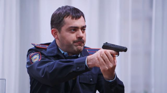Однажды в России: Полицейский охраняет бланки ЕГЭ