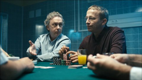 Интерны: Турнир по покеру