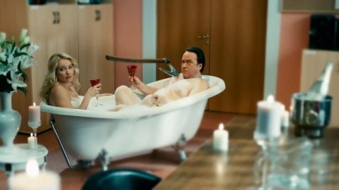Физрук: Таня и Сергей голые в ванне